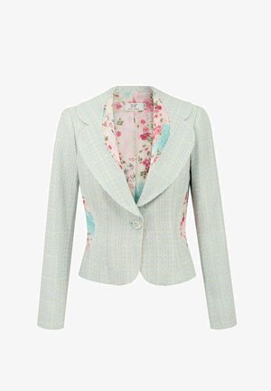 Jasnoniebieska kurtka o teksturowanej fakturze z jednym guzikiem, posiadająca podszewkę w kwiatowy wzór w pastelowych kolorach. Dopasowany krój, długie rękawy, kołnierz z wycięciem.