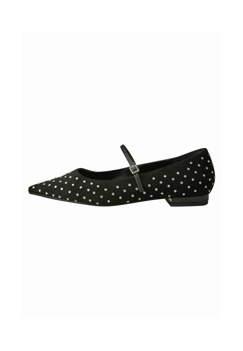 Scarpa piatta nera in suede con punta affilata, decorata con borchie argentate, dotata di un piccolo cinturino e di un tacco basso.