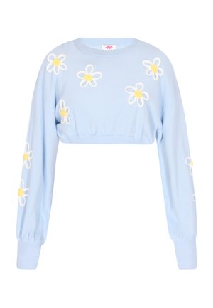 Pulover scurt, de culoare albastră deschisă, cu mâneci lungi, prezentând margarete brodate în alb și galben, cu manșete rescutate și decolteu rotund.