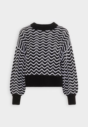 Sort-hvid strikket sweater med lange pufærmer og et bølget zigzag-mønster hen over kroppen og ærmerne.