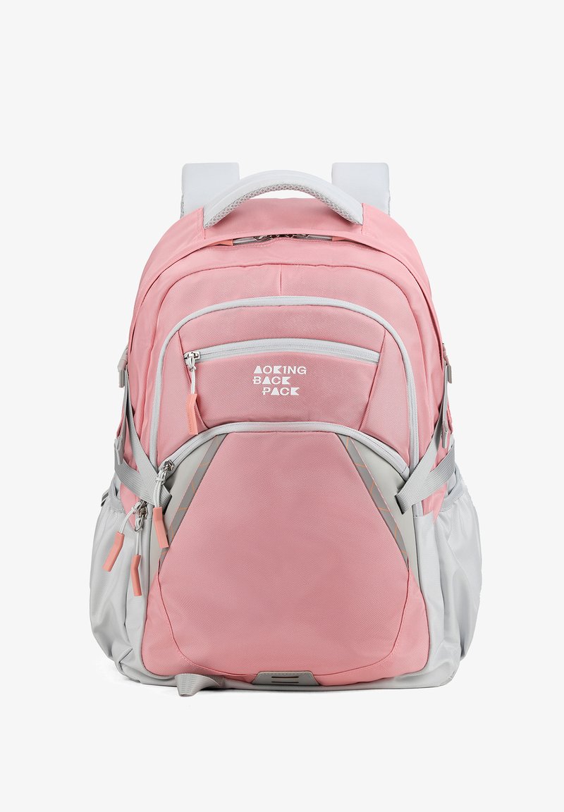 Sac à dos rose et gris avec plusieurs compartiments, fermetures éclair et bretelles rembourrées. Présente un motif géométrique sur les côtés et un logo sur le devant.