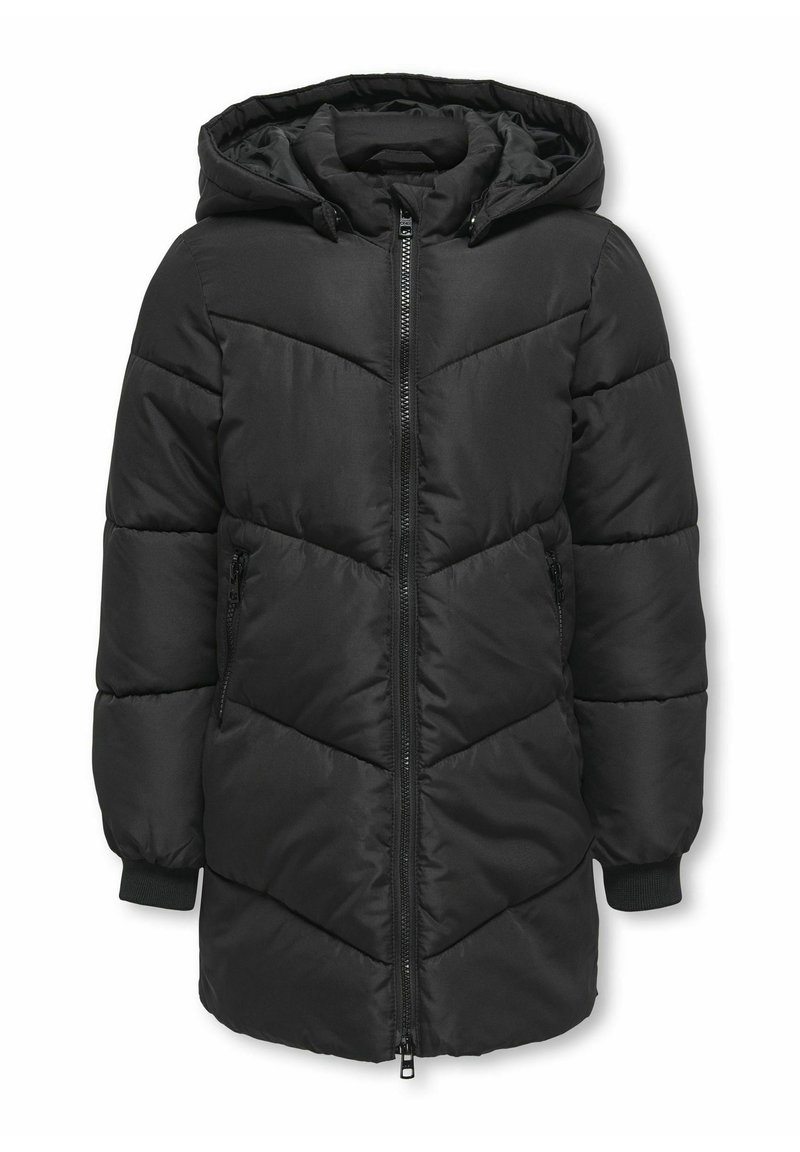 Črna puffer jakna s kapuco, ki ima zadrgo spredaj, chevron prešito zasnovo, elastične manšete in dva stranska žepa z zadrgo.
