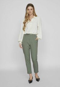 VILA VARONE HW SLIM - NOOS - Chino - laurel wreath