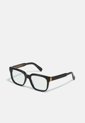 Gafas de lectura rectangulares negras con lentes transparentes. Cuenta con un diseño de marco audaz, acentos dorados en las patillas y un interior texturizado para un mejor agarre.