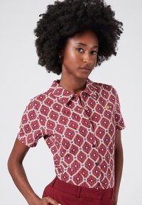 4funkyflavours FEVER TO THE FORM - WITH GRAPHIC PRINT - Skjorta - red