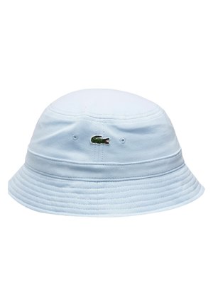 Himmelblaues Bucket Hat aus Baumwolle mit strukturiertem Stoff, mit einem kleinen gestickten grünen Krokodil-Logo auf der Vorderseite.
