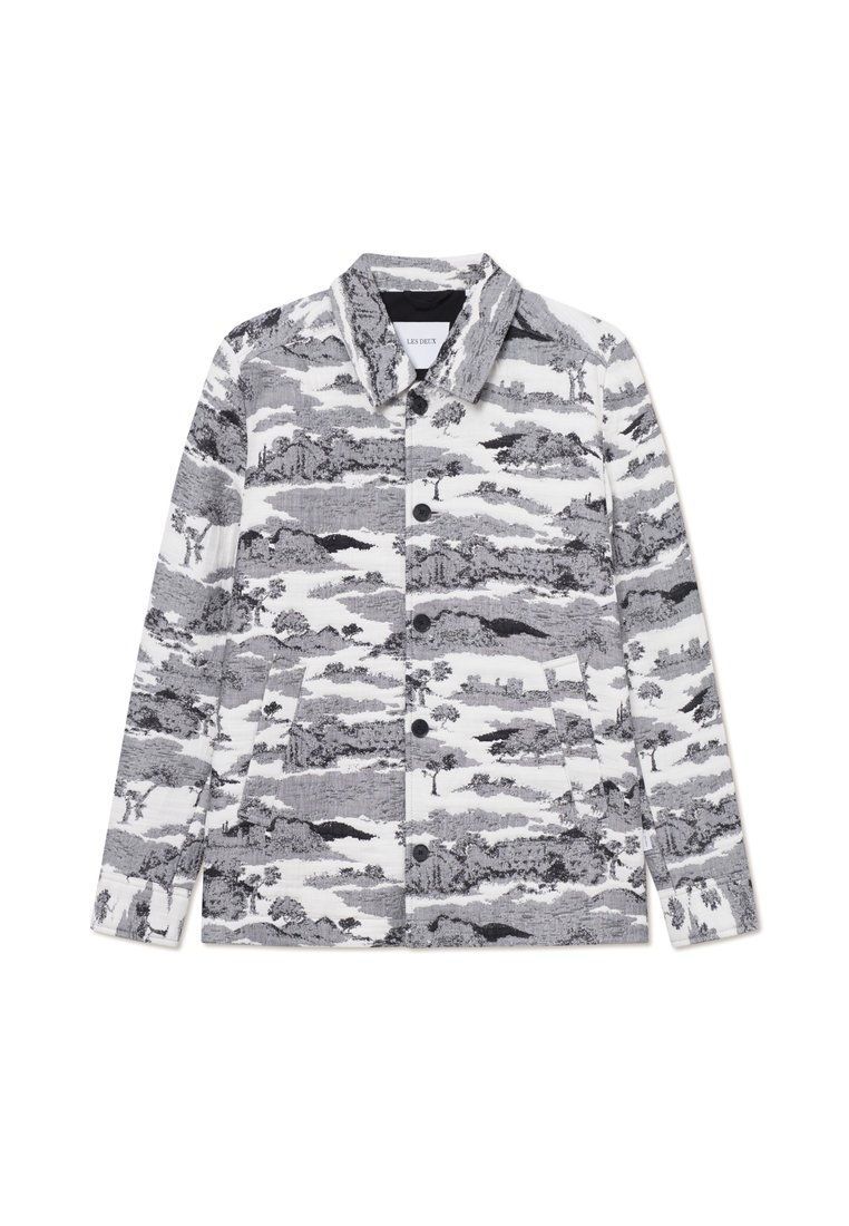 Giacca a motivi in bianco e nero con colletto, chiusura con bottoni e due tasche laterali. Il design include immagini di paesaggi.