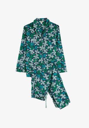Conjunto de pijama con estampado floral en azul, verde y blanco. Cuenta con mangas largas, pantalones con cinturilla elástica y un cuello con ribete contrastante.