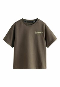 Camiseta de algodón de manga corta en verde oliva, con cuello redondo y logo frontal en amarillo claro. Diseño simple y de corte cuadrado.