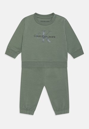 Calvin Klein Jeans MONOGRAM UNISEX SET - Tuta - meteor green