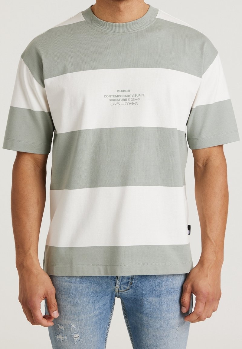 Kurzärmliges gestreiftes T-Shirt in hellgrün und weiß, aus weicher Baumwolle. Mit Rundhalsausschnitt und grafischem Druck auf der Brust.