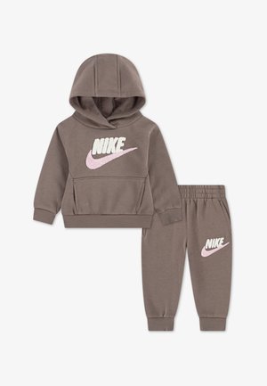 Nike Sportswear CLUB CHENILLE HOODY UNISEX - Melegítő - mink brown