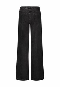 Zwarte denim jeans met een hoge taille en een wijduitlopende pasvorm, voorzien van twee achterzakken en een gladde textuur. De stof lijkt stevig en duurzaam.