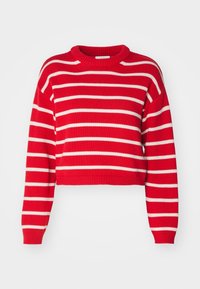 Pull court rayé rouge et blanc avec un col rond, texture tricotée et manches longues. Présente des poignets et un ourlet côtelés.