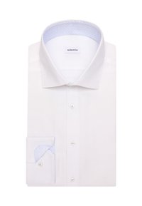 Chemise blanche à manches longues avec col et poignets intérieurs à motif bleu clair, devant boutonné, pliée soigneusement avec l'étiquette de la marque visible à l'intérieur du col.