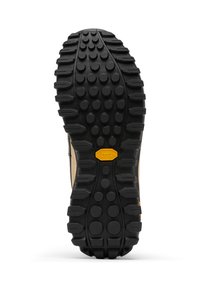 Musta kum outsole, jossa on teksturoitu pito-kuvio ja kohotettuja pyöreitä nystyjä. Keskellä on keltainen Vibram-logo. Kestävä ja karhea muotoilu.