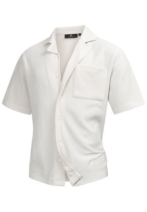 Chemise blanche à manches courtes avec un tissu texturé, un devant à boutons, une poche sur la poitrine et une coupe décontractée.