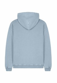 Felpa con cappuccio di colore azzurro chiaro, dal taglio morbido, con polsini e orlo a costine, caratterizzata da una texture di tessuto liscia e un design semplice.