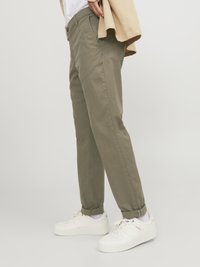 Jack & Jones JPSTMARCO JJFURY ANA - Chino hlače - aloe