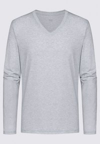 Maglietta a maniche lunghe grigia chiara con scollatura a V realizzata in un tessuto morbido. Presenta una texture liscia e un design semplice con pochi accenti.