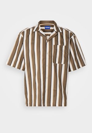 Chemise à manches courtes avec des rayures verticales marron, beige et blanches. Dotée d'un col avec une encoche et d'une poche poitrine unique. Fabriquée en tissu lisse.