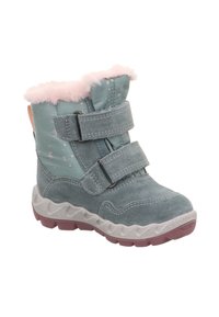 Dziecięce botki z zielononiebieskiego zamszu z różowym futerkiem z imitacji. Posiadają dwie rzepy i teksturowaną białą i różową gumową podeszwę.