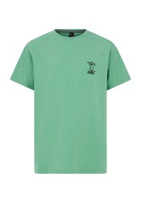 Camiseta de algodón verde con mangas cortas, que presenta un pequeño gráfico negro de una mano y texto en la parte izquierda del pecho.
