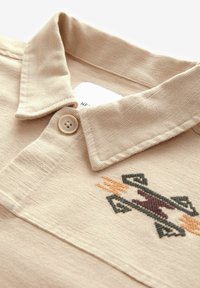 REGULAR FIT NAVAJO STYLE EMBROIDERED - Nyári dzseki - natural