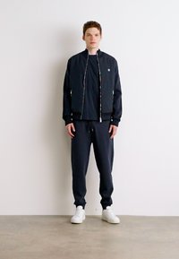 BOSS DARMANDO - Lengva striukė - dark blue