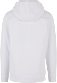 Hoodie blanc en tissu doux, avec un capuchon à cordon de serrage, des manches longues, et des poignets et un ourlet côtelés. Design simple sans embellissements.