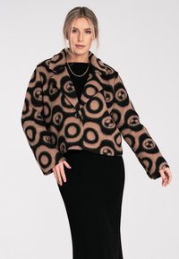 Unausgewählt, beige