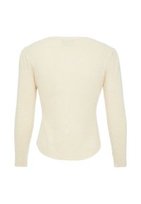 Pullover a maniche lunghe in beige chiaro, con scollo rotondo e design aderente. Texture morbida con sottili righe verticali.