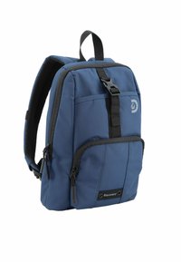 Zaino in tessuto blu con accenti neri, presenta una tasca frontale, spallacci regolabili e una maniglia superiore per un facile trasporto. Logo ben visibile.