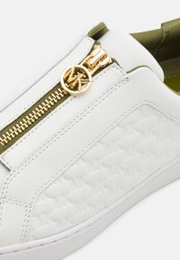 MICHAEL Michael Kors KEATON ZIP SLIP ON - Sneakers basse - smokey olive