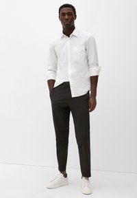 s.Oliver Chino - schwarz