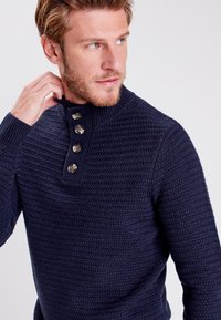 BONOBO Jeans LANGEN ÄRMELN - Strickpullover - bleu foncé