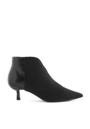 FOREVER COMFORT POINTED - Klassikalised poolsaapad - black