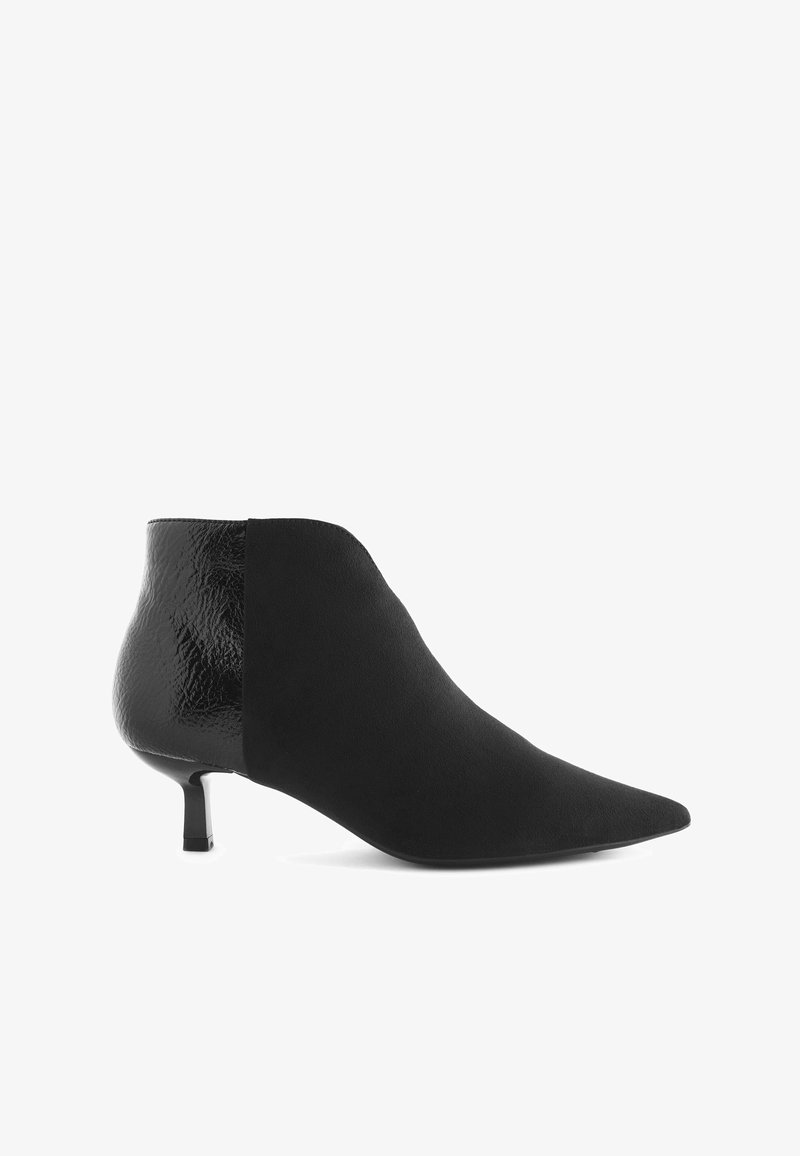Next FOREVER COMFORT POINTED - Klassikalised poolsaapad - black
