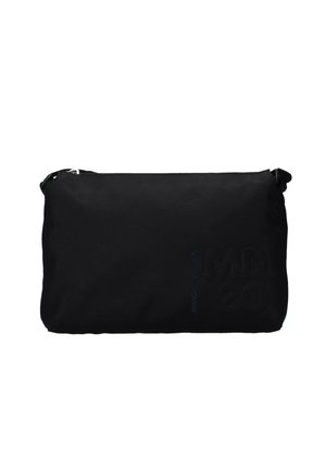 Zwarte rechthoekige pouch gemaakt van geprofileerde stof met een rits aan de bovenkant. Voorzien van een gegraveerd "MD 20" logo in een donkerdere zwarttint. Eenvoudig ontwerp.
