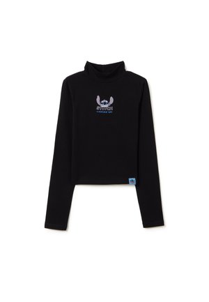 Top corto de manga larga negro con cuello alto que presenta un diseño bordado de Stitch y una etiqueta azul en el dobladillo. Textura de tela suave.