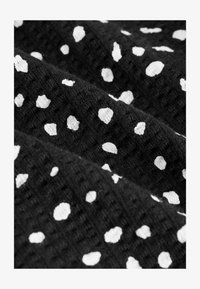 Non sélectionné, black white