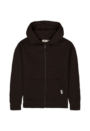 Zwarte hoodie met rits, voorzakken en een klein label op de zak, getoond tegen een witte achtergrond. Geen zichtbare branding.