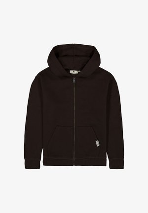 Zwarte hoodie met rits, voorzakken en een klein label op de zak, getoond tegen een witte achtergrond. Geen zichtbare branding.