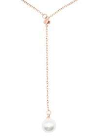 Rose gold kjedet med en tynn lenkedesign og en enkel hvit perlependant nederst, med en glatt, blank overflate.