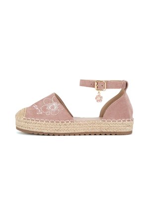 Pink ruskind espadrillesandal med blomstret broderi, ankremed guldspænde, blomst charme og flettet jute platformsål.