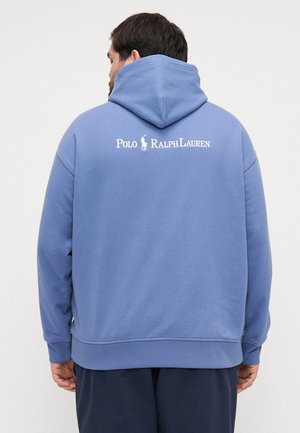 Felpa con cappuccio di colore blu chiaro, realizzata in misto cotone. Presenta orli e polsini a coste, con una stampa del logo bianco sulla parte posteriore.