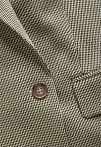 THE SET DOUBLE BREASTED PUPPYTOOTH REGULAR FIT  - Abrigo corto - brown