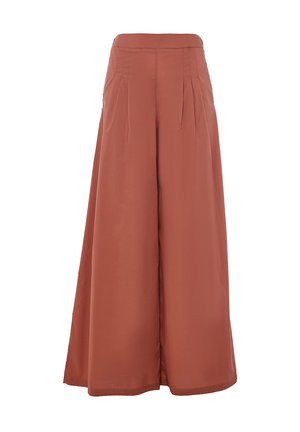 Pantalons à jambes larges de couleur rouille, fabriqués en tissu lisse. Présente des plis à la taille et une coupe taille haute. Aucun matériau visible ou motifs.