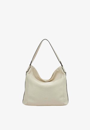 Bolso de cuero texturizado color crema con una sola correa ancha y una forma rectangular blanda y caída.