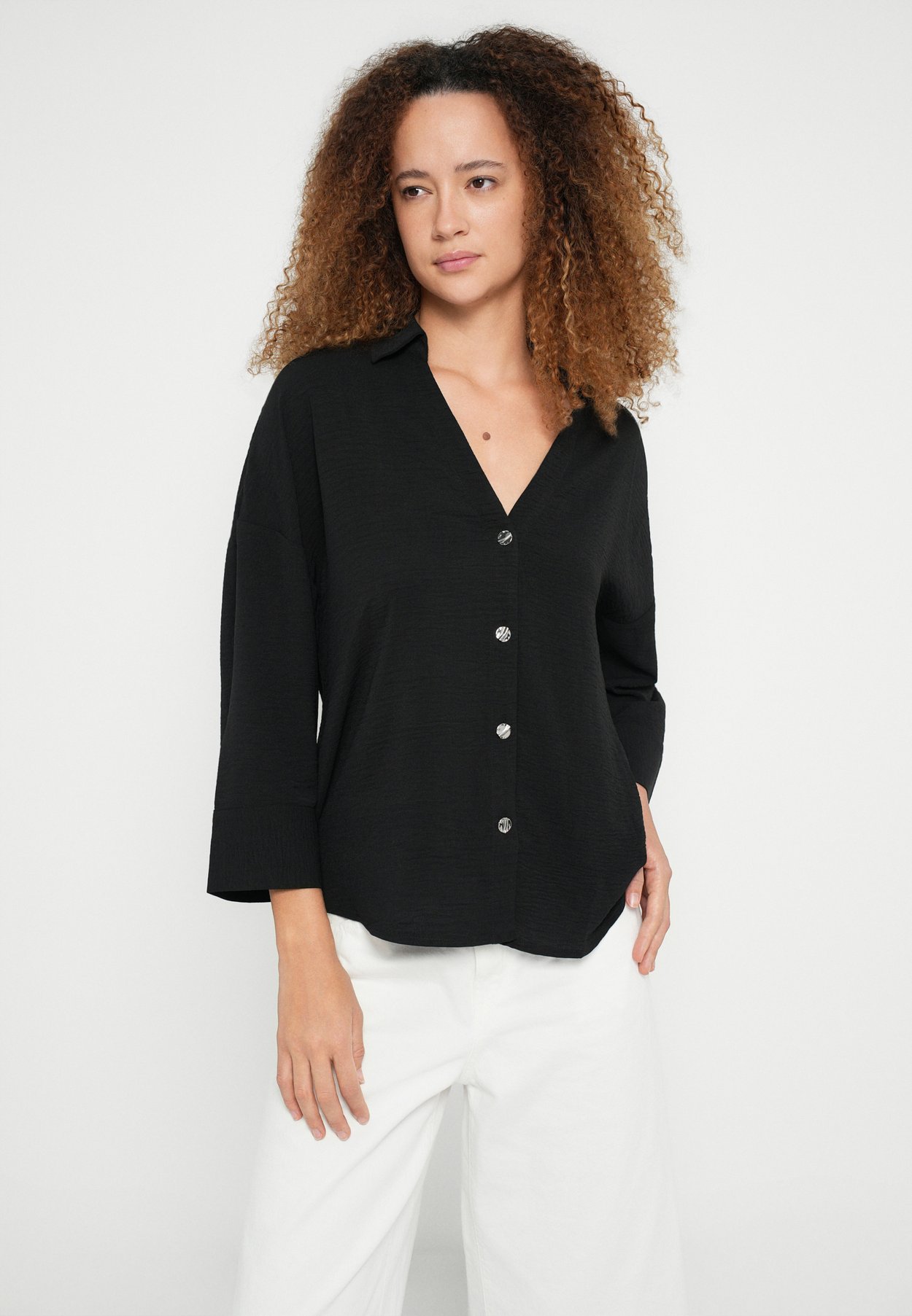 ONLSVERRE METTE V NECK BUTTON